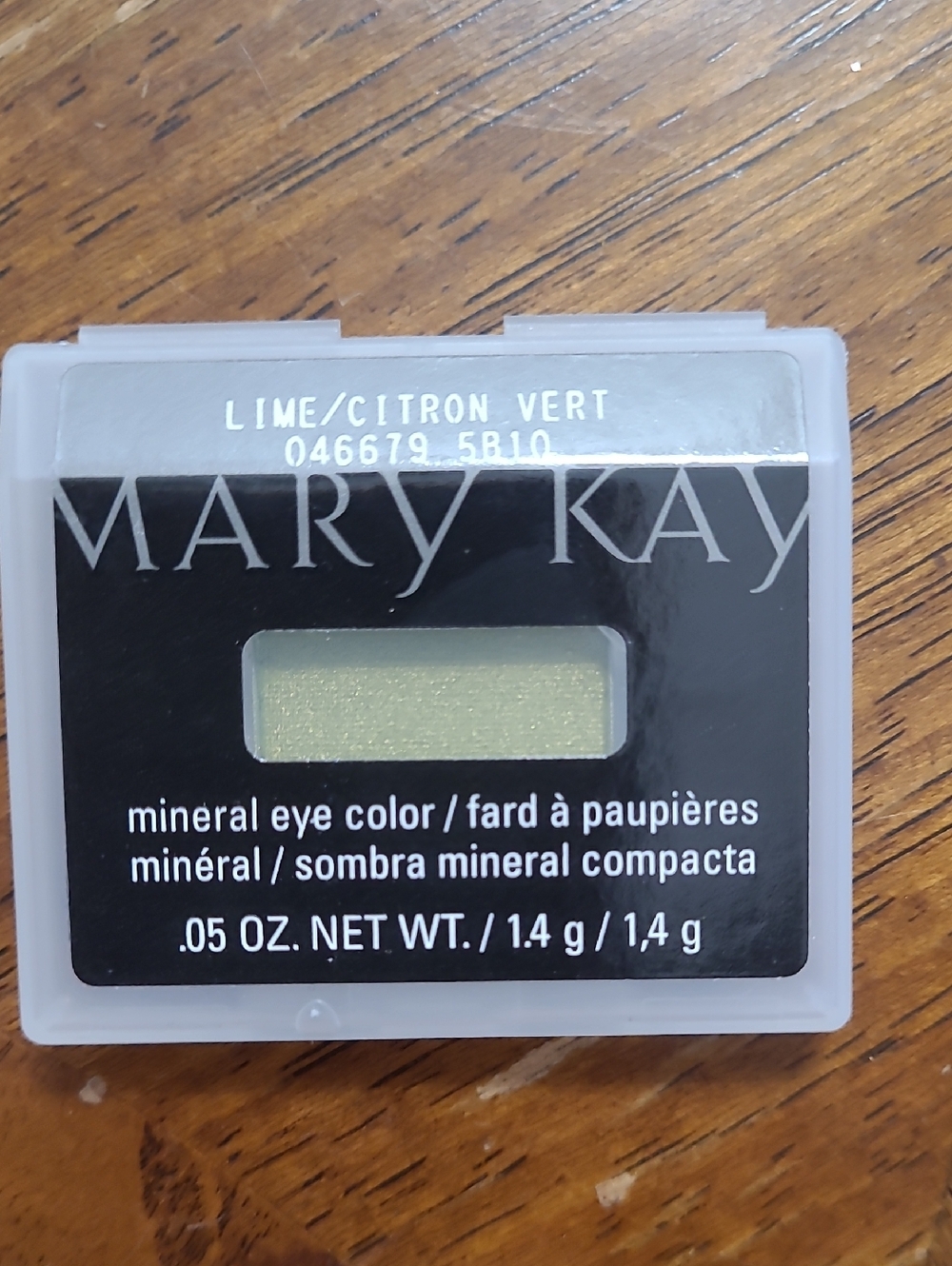 New in packaging! Mary Kay Lime green mineral powder eye color